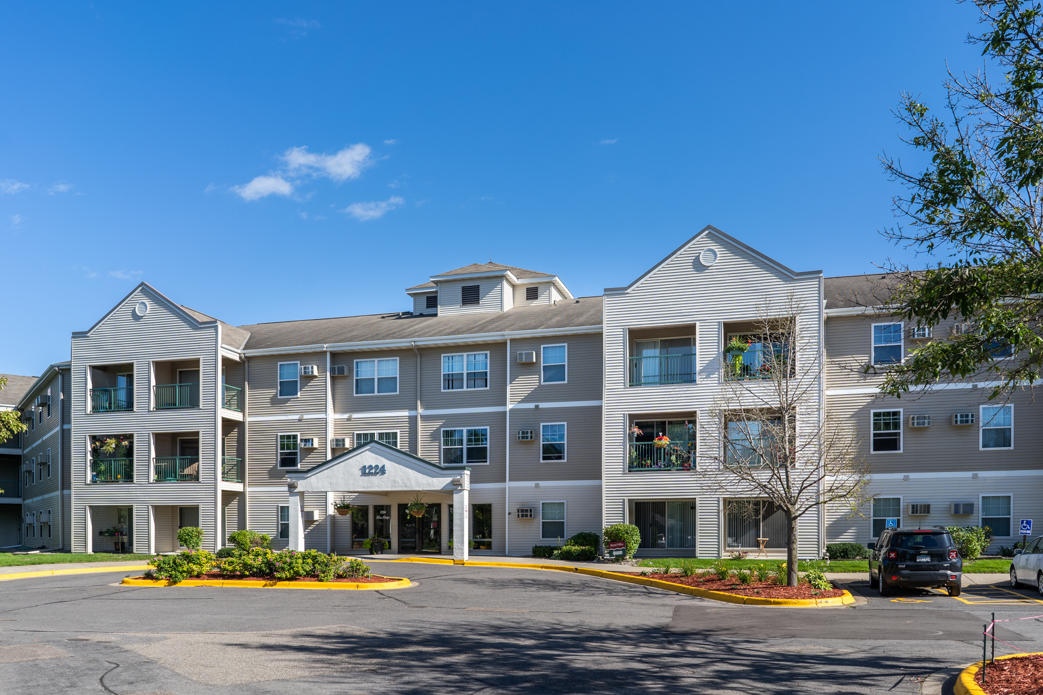 Apartments for Rent in Shakopee, MN | Riva Ridge Apartments | Thies